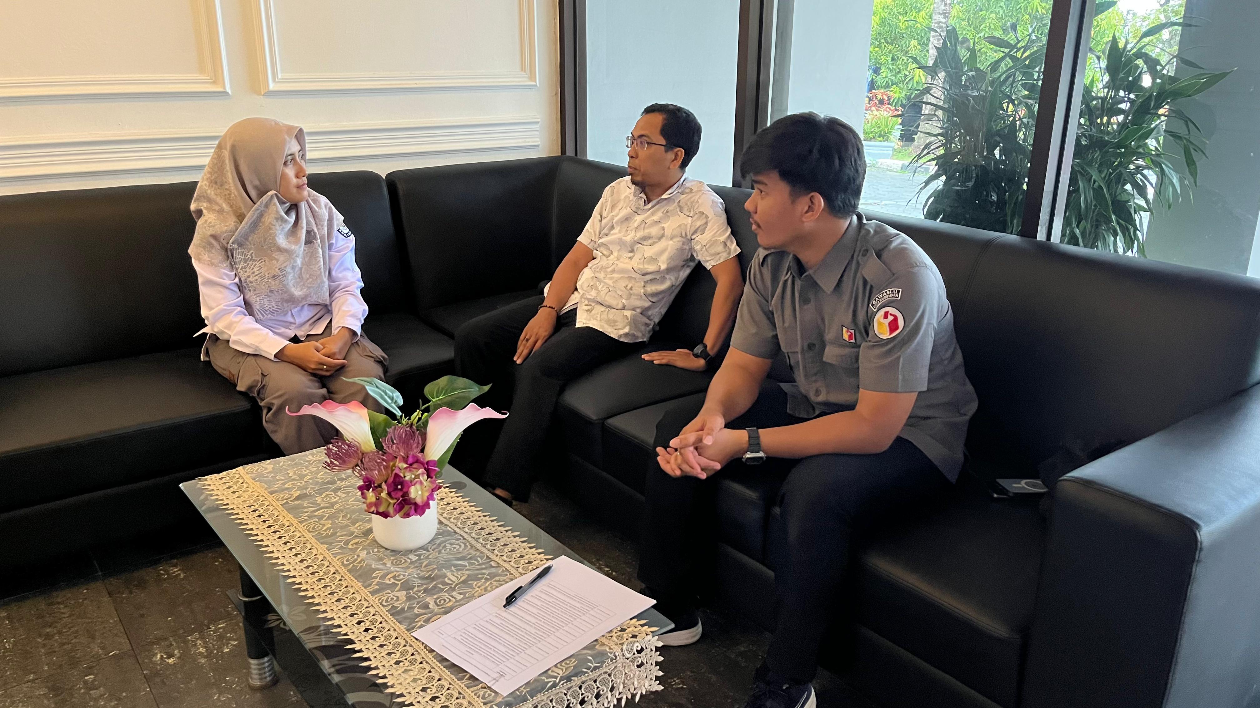 Bahas Prosedur Pemutakhiran Data Pemilih Berkelanjutan, Bawaslu Balikpapan Kunjungi KPU Balikpapan
