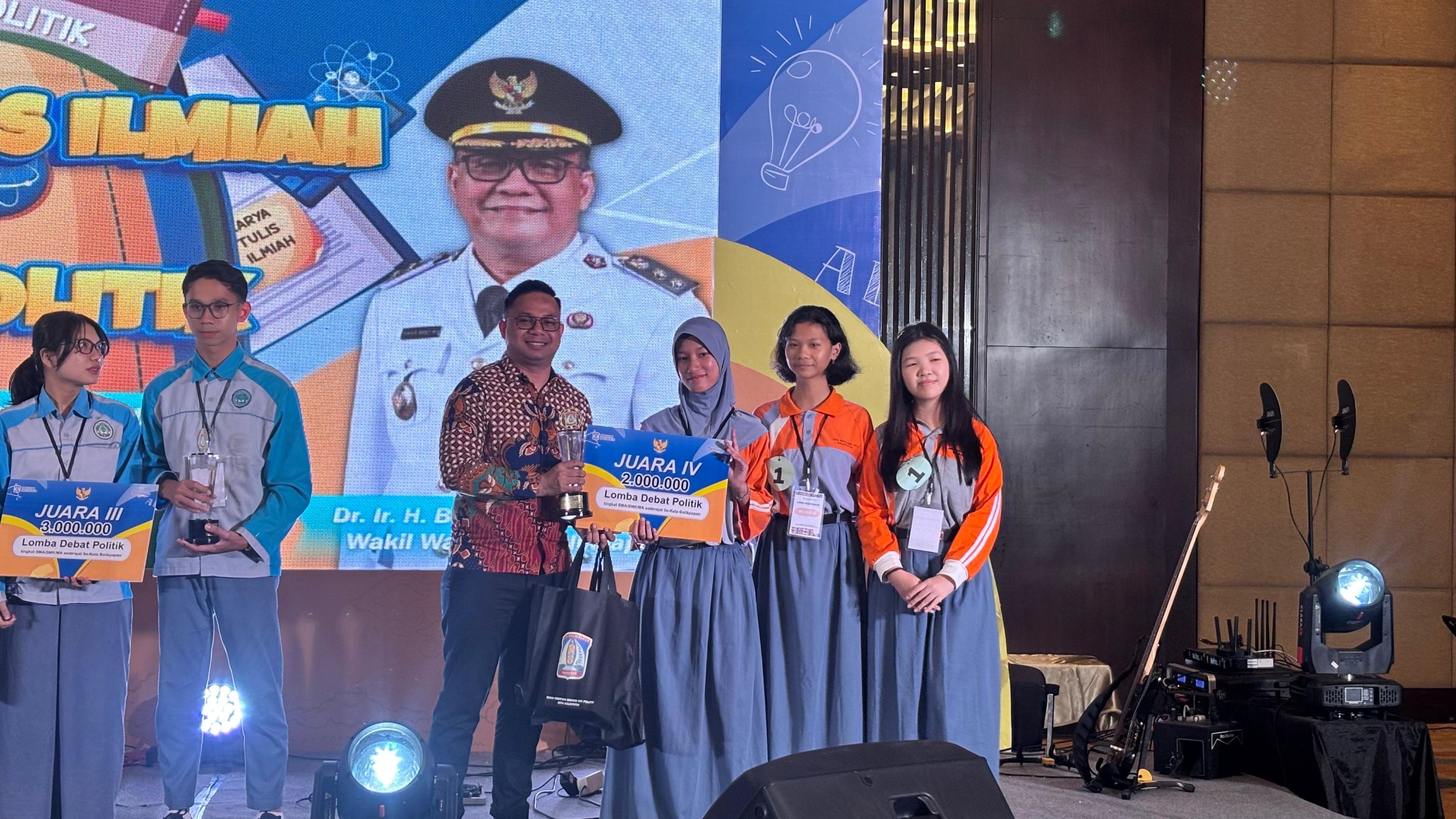 Dari Panggung Debat, Hamrin Ajak Generasi Muda Menjadi Penjaga Demokrasi