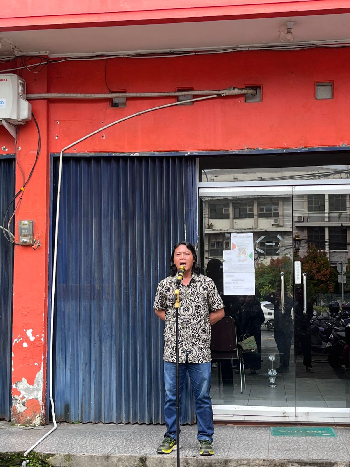 Anggota Bawaslu Kota Balikpapan, Dedi Irawan SH,I.,MH. memimpin apel.