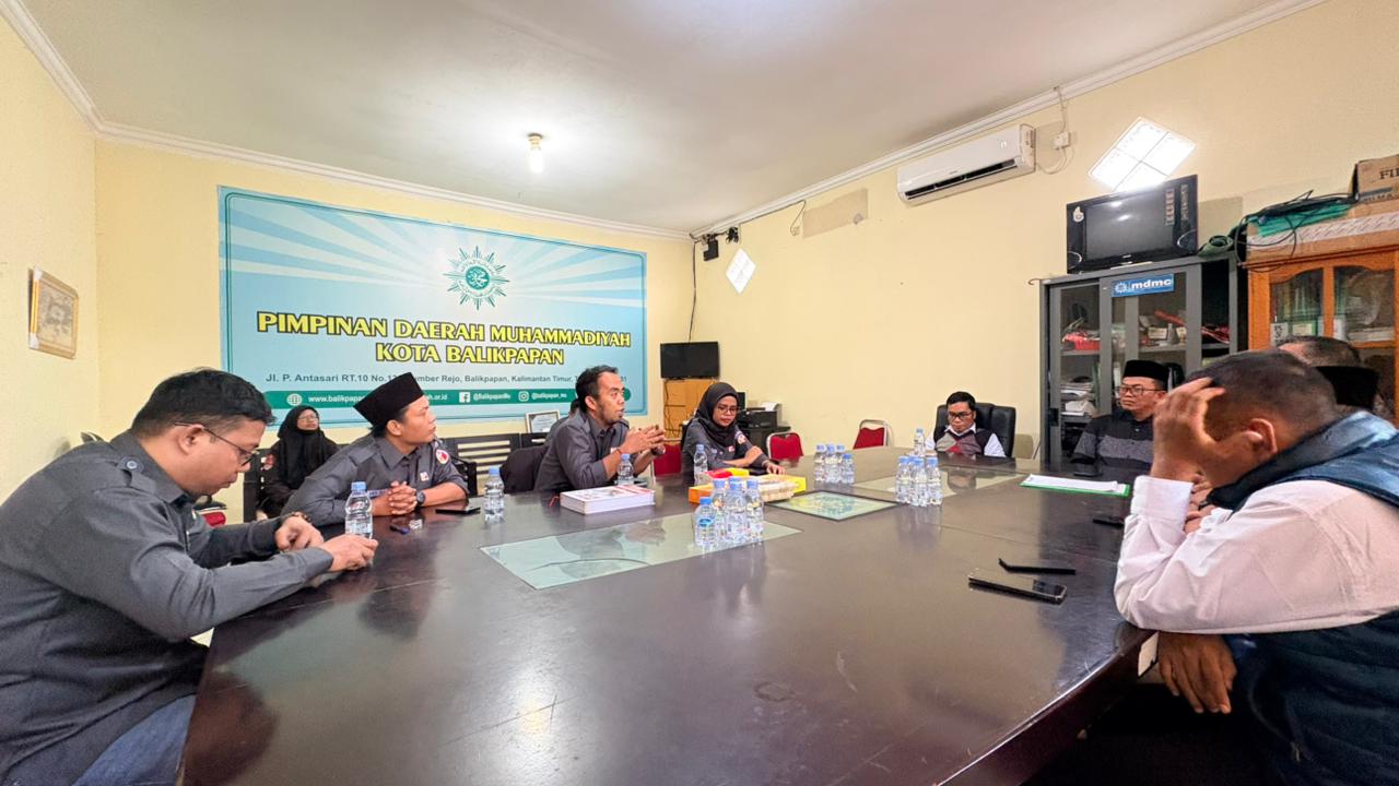 Anggota Bawaslu Kota Balikapapan menyambangi Pimpinan Daerah Muhammadiyah (PDM) Kota Balikpapan