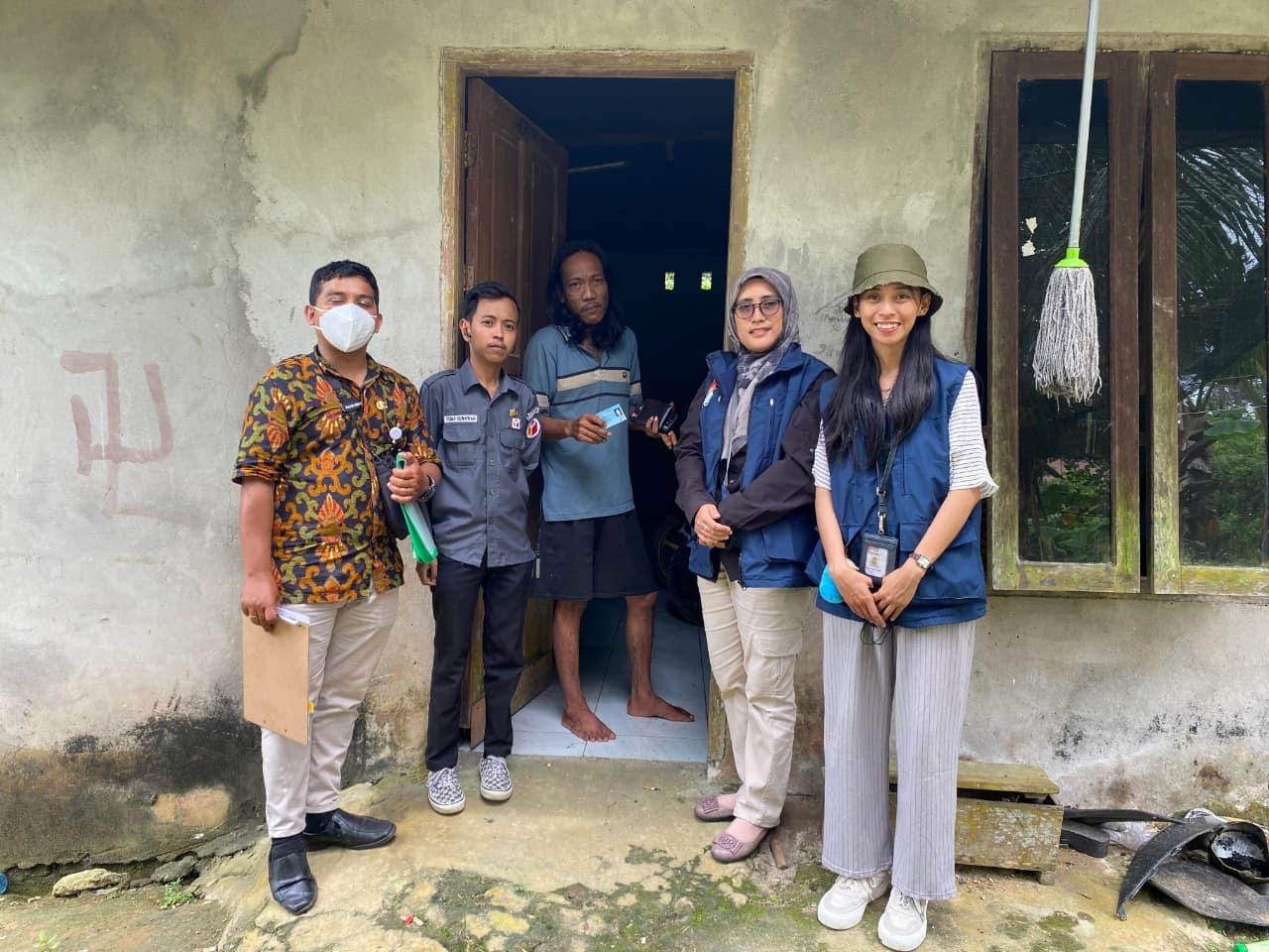 Bawaslu Kota Balikpapan mengawasi KPU Balikpapan dalam proses Coktas ke rumah warga