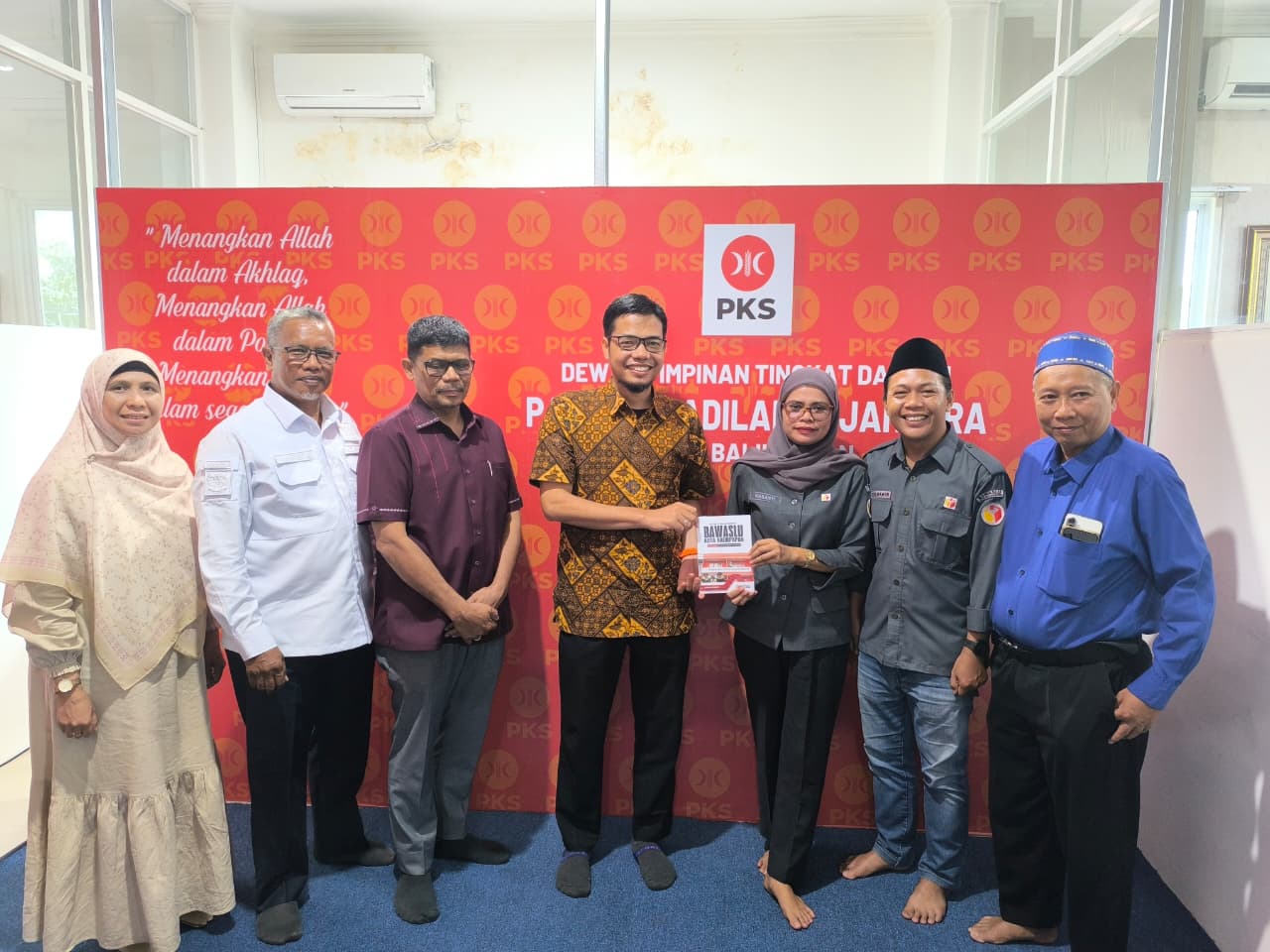 Ketua Bawaslu Balikpapan bersama jajaran Pengurus PKS Kota Balikpapan
