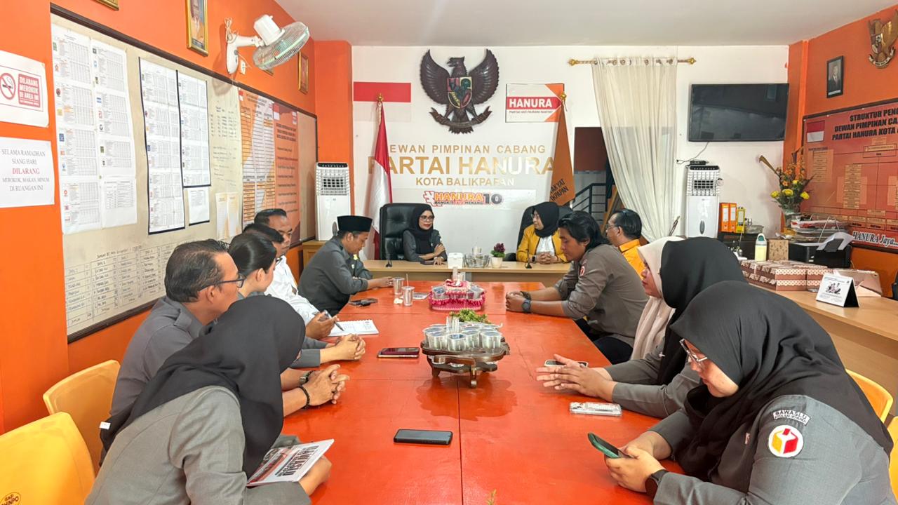  Bawaslu Kota Balikpapan melaksanakan kunjungan ke sekretariat Partai Hanura dalam rangka konsolidasi demokrasi.
