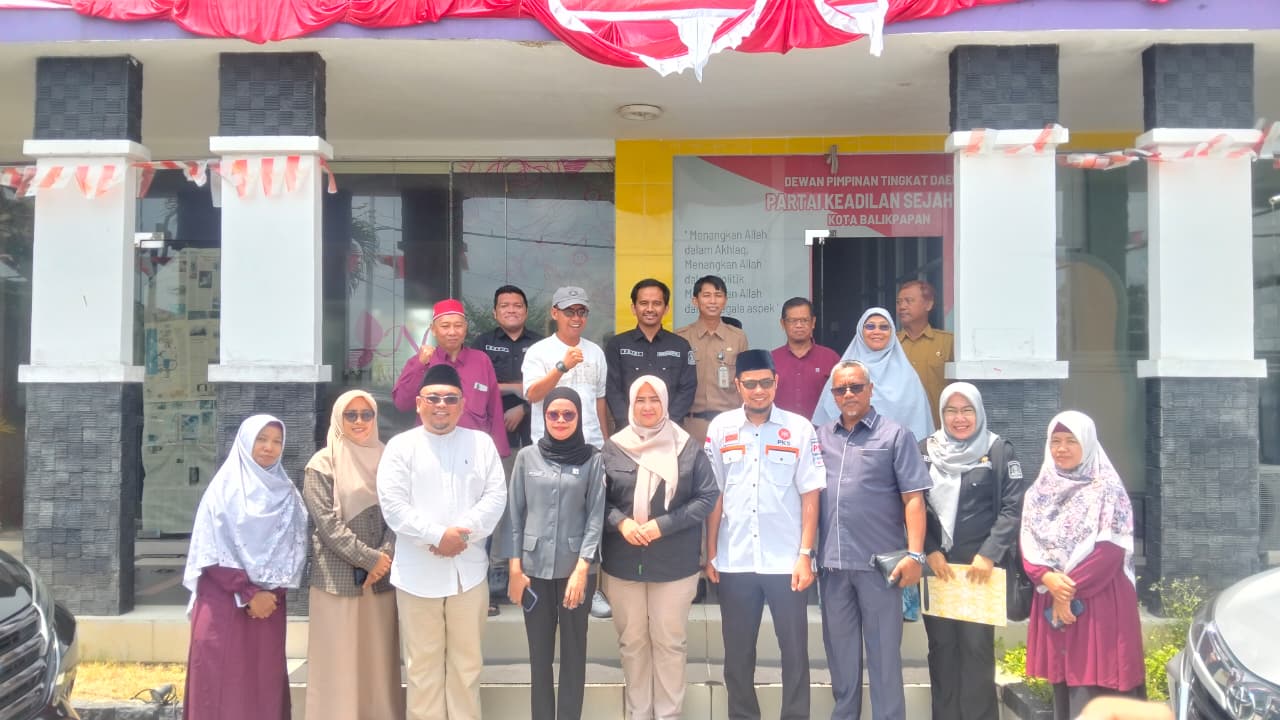 Dokumentasi Bawaslu Balikpapan Dampingi PKS, Dorong Pemutakhiran Data Partai Politik Secara Berkala