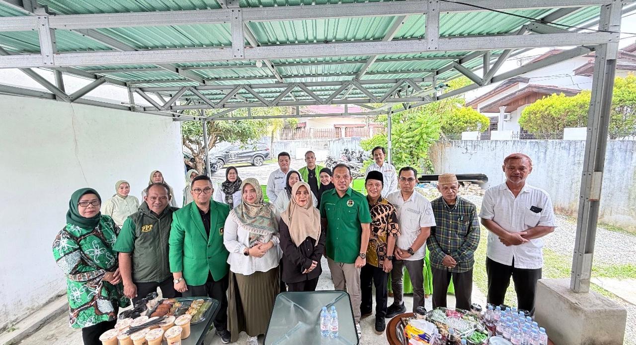 Dokumentasi Monitoring dan Evaluasi Bantuan Keuangan Parpol, Bawaslu Balikpapan Dampingi Badan Kesbagpol Balikpapan Sambangi DPC PPP Kota Balikpapan