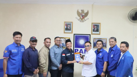 Bawaslu Kota Balikpapan melaksanakan kunjungan ke sekretariat Partai PAN dalam rangka konsolidasi demokrasi.