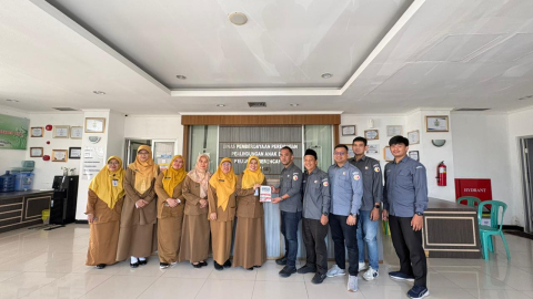 Anggota Bawaslu Balikpapan saat mengunjungi kantor DP3AKB Kota Balikpapan