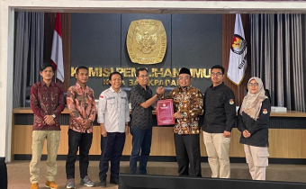 Bawaslu Kota Balikpapan turut menghadiri rapat pleno KPU Kota Balikpapan terkait rekapitulasi daftar pemilih berkelanjutan triwulan ke-2 tahun 2025