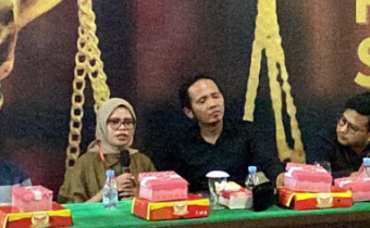 Ketua Bawaslu Balikpapan Dorong Mahasiswa Hukum Kuasai Etika dan Praktik Peradilan Melalui Simulasi Sidang di Uniba