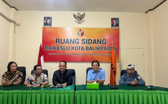 Kelola Emosi, Ciptakan Harmoni: Bawaslu Balikpapan Dorong Budaya Kerja Positif