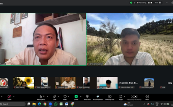 Jefri Adriansyah, S.I.P., M.E., Direktur Eksekutif Dignity Indonesia memaparkan materi dalam Program Peningkatan Kapasitas.
