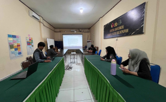 Anggota Bawaslu Kota Balikpapan Ahmadi Azis Pimpin Rapat Evaluasi Program PPH.
