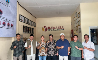 Anggota Bawaslu Kota Balikpapan bersama Rombongan Komisi I DPRD