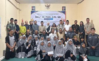 Penyerahan dana kerahiman dan santunan bagi anak yatim piatu