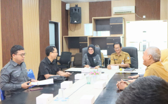Konsolidasi Demokrasi Bersama Kesbangpol, Bawasu Balikpapan Bahas Program Penguatan Demokrasi Non-Tahapan Pemilu