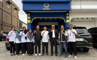 Anggota Bawaslu Balikpapan bersama Perwakilan DPD Partai Nasdem Kota Balikpapan