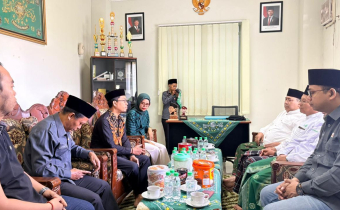 Ketua dan anggota Bawaslu Kota Balikpapan kulo-nuwun ke Kantor PCNU Kota Balikpapan