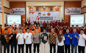 Konsolidasi Demokrasi Bawaslu Balikpapan lintas sektor, mulai dari partai politik, pemangku kebijakan, hingga basis masyarakat akar rumput.