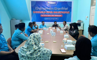 Anggota Bawaslu Balikpapan beramah tamah dan berdiskusi dengan pengurus DPD Gelora Balikpapan