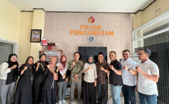 Ketua dan Anggota Bawaslu Balikpapan menerima kunjungan Direktur dan perwakilan Perpustakaan Kota Balikpapan