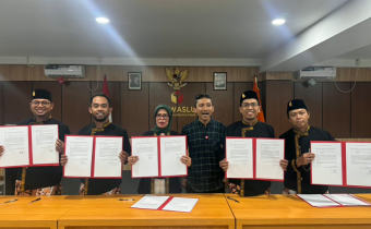 Dokumentasi Bawaslu Balikpapan Tandatangani IKU Bersama Bawaslu Kaltim dan 10 Kabupaten/Kota